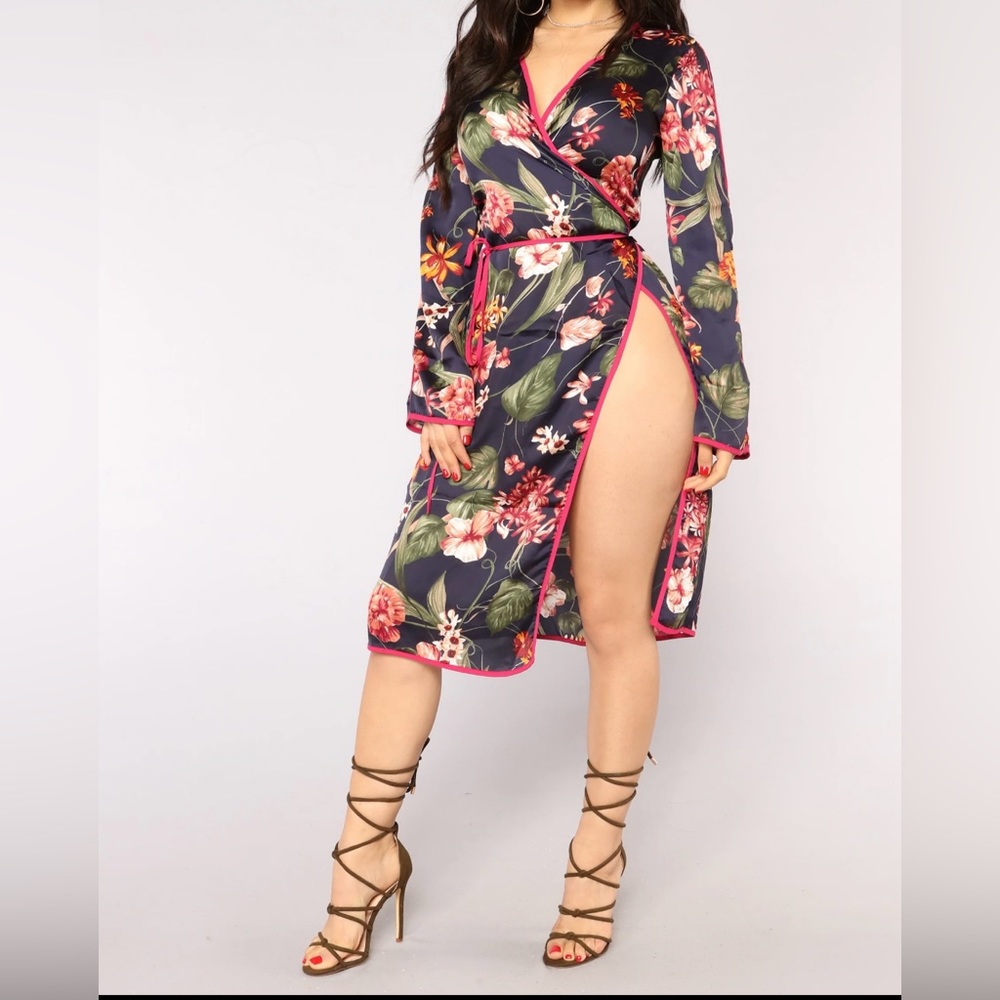 Fashion Nova Sz M Floral Print Wrap Kimono